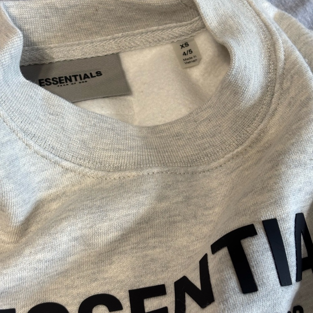 Fear of God Essentials Kids Pull-Over Crewneck Sweatshirt XS 4/5Y BNWT - Picture 3 of 5